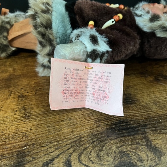 TRADITIONS DOLL COLLECTION 13" Nutik Eskimo Porcelain Doll - Picture 6 of 9